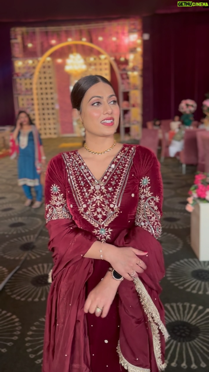 Kamal Khangura - 41.3K Likes - Mere wargi nai labhni 🤭 
Beautiful suit by @manu_designer_studio_