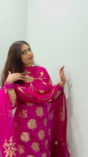 Kamal Khangura Instagram - Suit @kheenkhaab_boutique ♥️
Makeup @parteekmakeovers ♥️