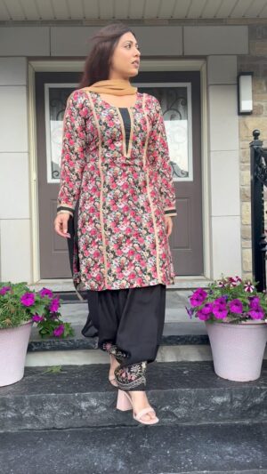 Kamal Khangura Instagram - Outfit by @kakshipunjabiboutiue 
💄by me 🫣