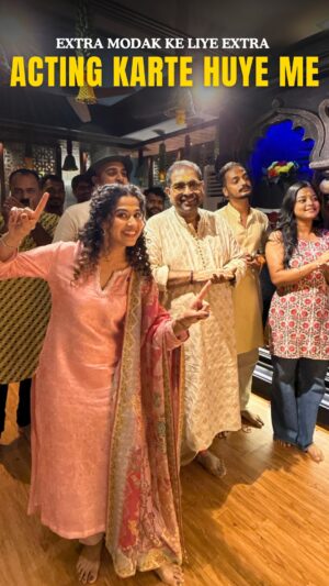 Kamiya Jani Instagram - Oscar-winning performance 👏 👏 

Just for Bappa and extra modak 😋🙌

#GanpatiVibes #ModakLover #BappaMorya #GaneshChaturthi #FestiveFeels #SweetCravings #ExtraModak #BappaBlessings