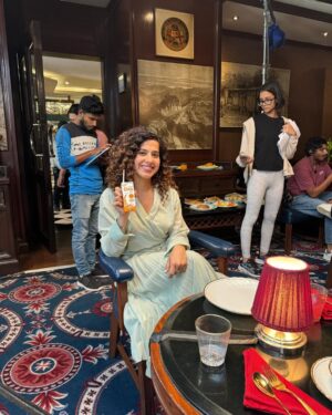 Kamiya Jani Instagram - From interviewing him to now sharing screen. Shooting a TVC with the OG @virat.kohli 😍☺️

And the first thing he asked me, “aaj chole bature nahi pelne?” 🥹🥹🥹 my heart melted. He remembers ♥️♥️ 

🤩 Have you seen the TVC yet? 

Don’t miss out the last image🙈

#ViratKohli #Virat #KingKohli #Shoot #Shooting #Dream #DreamComeTrue #ShootTime #Setup #Excitement #nervousness #DayToRemember #Travel #Explore #ExplorePage #Lights #Camera #Action