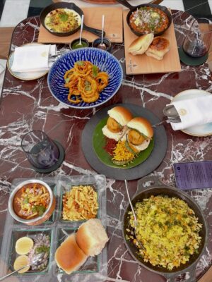 Kamiya Jani Instagram - When Mr. Aujla met Mr. Misal Pav – a collab Mumbai didn’t know it needed. 🌶️ @karanaujla X @curly.tales LIVE on CurlyTales YouTube channel!

Wearing @bahaaraoffical