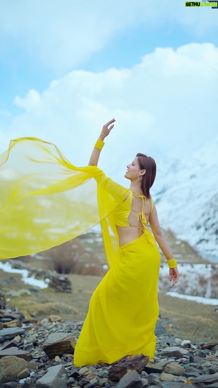 Kanishka Sharma - 152.9K Likes - Suraj Hua Maddham ☀️ 
.
.
.
.
.
@sonymusicindia @kajol @iamsrk @karanjohar @sonunigamofficial 
When your dream comes true ✨
P.s - Shot the video in -12 temperature 

Shot by - @iamarshadkhanphotography0 
MUA - Me✨

You want bts?? Because we have struggled a lot for this one🥹 like a lot…………..✨
If you like this video so please give it ❤️ and share with your friends and family☀️