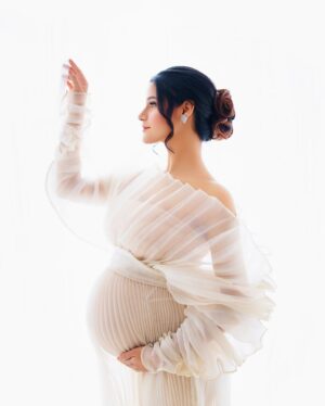 Kanishka Sharma Instagram - This journey hasn’t been easy, but it’s been the most beautiful one. I’ve carried you in my belly for months- just few weeks to go. I’m beyond excited and can’t wait to finally hold you, my little one🥹❤️
You made me stronger, more confident, more passionate. Now I truly understand what real love is and just how much love my heart can hold🤰🧿
.
.
📷- @stockbylovephotography
💄- @kiranvanitybox