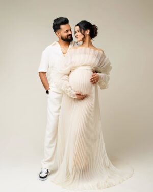 Kanishka Sharma Instagram - Our hearts are full before we’ve even met you🧿🥹
.
.
📸 - @stockbylovephotography
💄- @kiranvanitybox