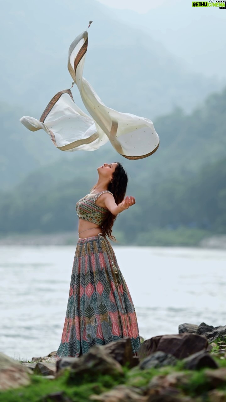 Kanishka Sharma - 70.5K Likes - Cham cham cham🤍

Outfit by - @odhniworld 

🎥- @iamarshadkhanphotography0 
Edit - @alex_pixels_