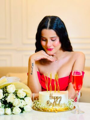 Kanishka Sharma Instagram - 29th Birthday with my Duniya🧿🥂