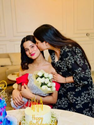 Kanishka Sharma Instagram - 29th Birthday with my Duniya🧿🥂