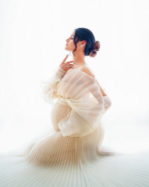 Kanishka Sharma Instagram - This journey hasn’t been easy, but it’s been the most beautiful one. I’ve carried you in my belly for months- just few weeks to go. I’m beyond excited and can’t wait to finally hold you, my little one🥹❤️
You made me stronger, more confident, more passionate. Now I truly understand what real love is and just how much love my heart can hold🤰🧿
.
.
📷- @stockbylovephotography
💄- @kiranvanitybox