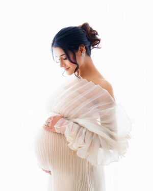 Kanishka Sharma Instagram - This journey hasn’t been easy, but it’s been the most beautiful one. I’ve carried you in my belly for months- just few weeks to go. I’m beyond excited and can’t wait to finally hold you, my little one🥹❤️
You made me stronger, more confident, more passionate. Now I truly understand what real love is and just how much love my heart can hold🤰🧿
.
.
📷- @stockbylovephotography
💄- @kiranvanitybox