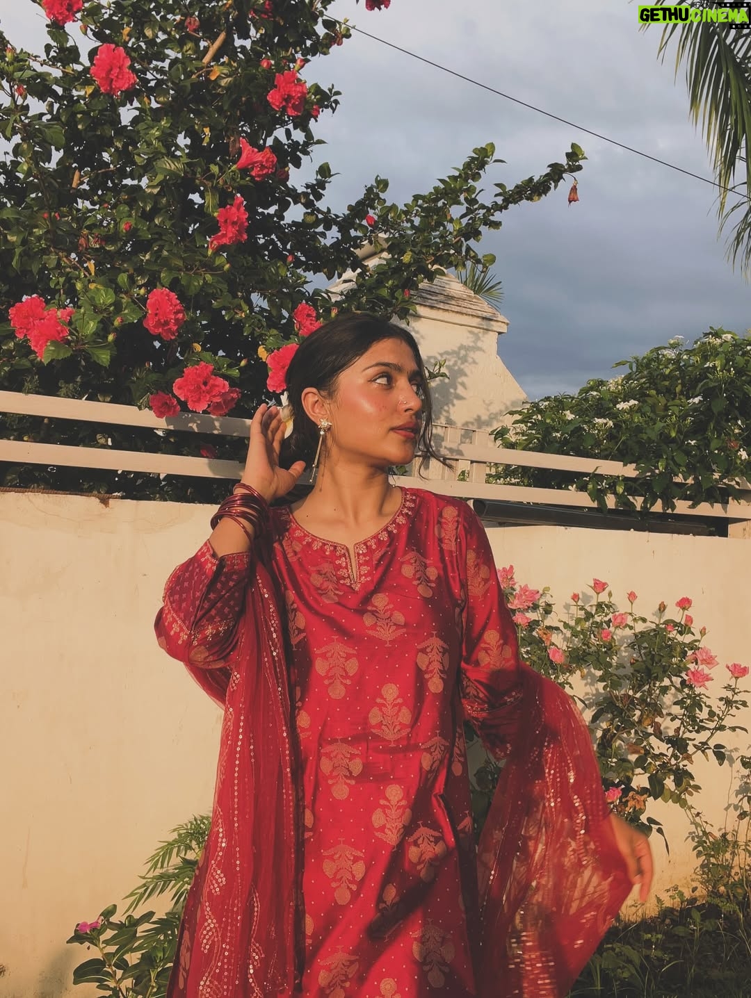 Kanishka Tewari - 2.9K Likes - 🥀✨

#insta #instamood #instapost #instagram #explore #exploremypage #exploremoreً #trending #trendingposts #viral #viralpost #desi #desipost #desiaesthetic #indianoutfits #indianoutfit #fyp #fypage #foyoupage #vibewithkanishka_