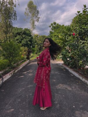 Kanishka Tewari Instagram - š„āØ
#insta #instamood #instapost #instagram #explore #exploremypage #exploremoreŁ #trending #trendingposts #viral #viralpost #desi #desipost #desiaesthetic #indianoutfits #indianoutfit #fyp #fypage #foyoupage #vibewithkanishka_