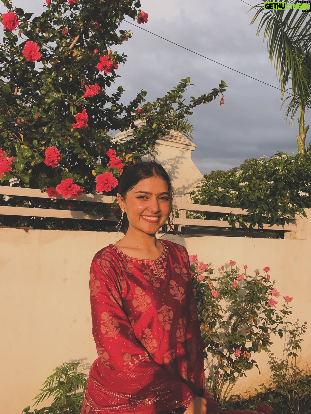 Kanishka Tewari - 2.9K Likes - 🥀✨

#insta #instamood #instapost #instagram #explore #exploremypage #exploremoreً #trending #trendingposts #viral #viralpost #desi #desipost #desiaesthetic #indianoutfits #indianoutfit #fyp #fypage #foyoupage #vibewithkanishka_