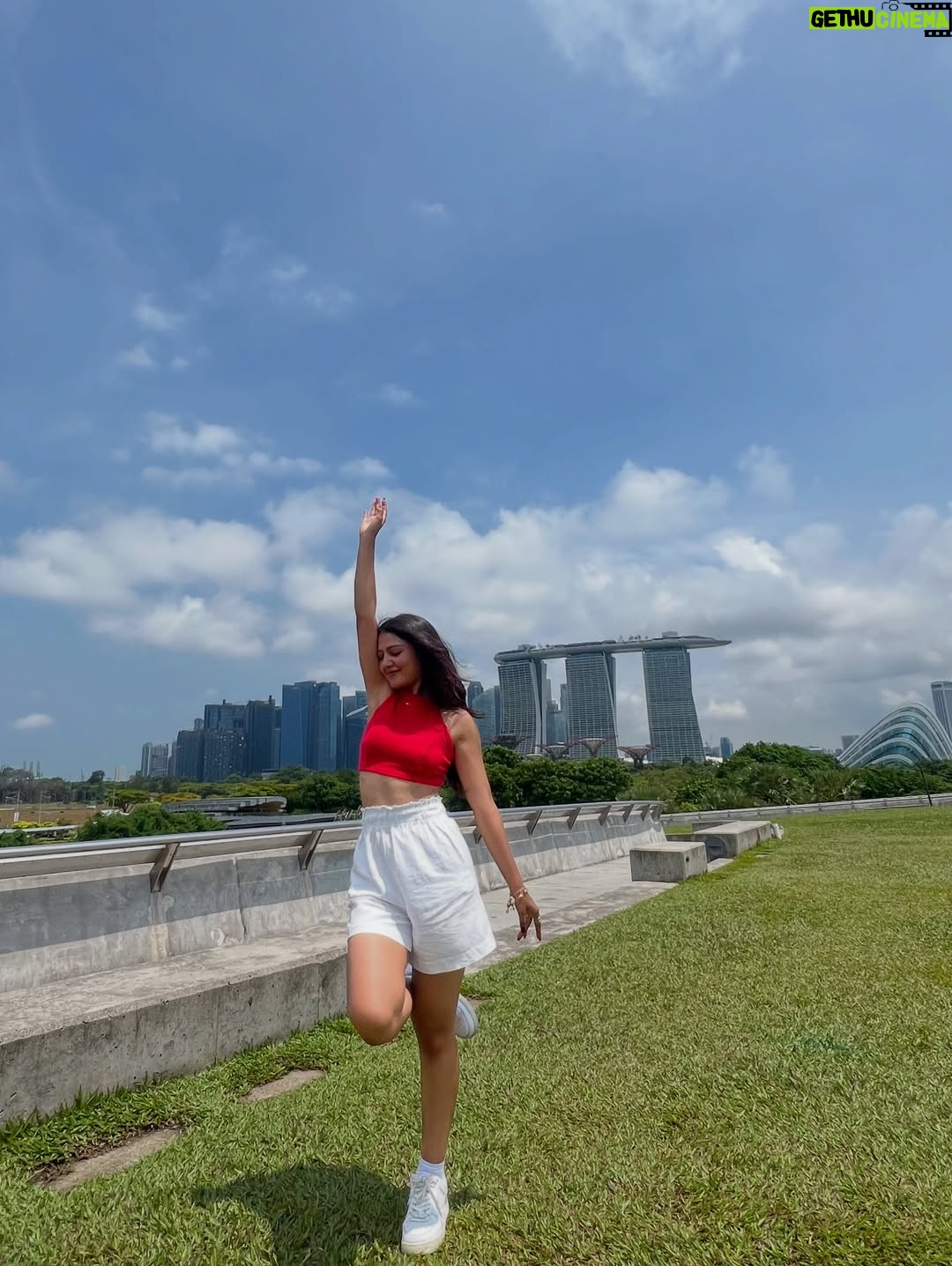 Kanishka Tewari - 2.8K Likes - Felt so alive here at this moment ❤️✨

#insta #instapost #instamood #instagram #explore #explorepage #exploremoreً #trending #viral #viralpost #fit #fitcheck #outfitoftheday #singapore #singaporediaries #travel #foryou #foryoupage #fypage #fypage #vibewithkanishka_