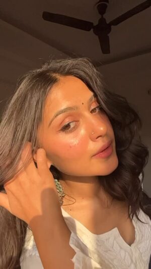 Kanishka Tewari Instagram - Mujhe teekha accha lageš¶ļø
#reels #reelitfeelit #reelkarofeelkaro #reelsindiaofficial #reelsinstagram #reelsvideo #explore #explorepage #exploremoreŁ #viral #viralreels #viralvideos #trending #trendingviralvideo #slomo #slomotionvideo #slomoreels #slomotion #transition #transitionreels #transitionvideo #traditionalwear #indianwear #desi #fypage #fyp #foryoupage #vibewithkanishka_