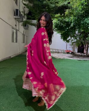 Kanishka Tewari Instagram - The shaadi dumpš«¶š»āØš¦
#insta #instapost #instagram #instamood #explore #exploremoreŁ #shaadi #shaadiseason #desicore #friends #fypage #viral #viralpost #fyp #vibewithkanishka_