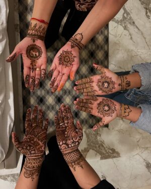 Kanishka Tewari Instagram - The shaadi dumpš«¶š»āØš¦
#insta #instapost #instagram #instamood #explore #exploremoreŁ #shaadi #shaadiseason #desicore #friends #fypage #viral #viralpost #fyp #vibewithkanishka_