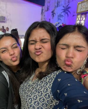Kanishka Tewari Instagram - The shaadi dumpš«¶š»āØš¦
#insta #instapost #instagram #instamood #explore #exploremoreŁ #shaadi #shaadiseason #desicore #friends #fypage #viral #viralpost #fyp #vibewithkanishka_