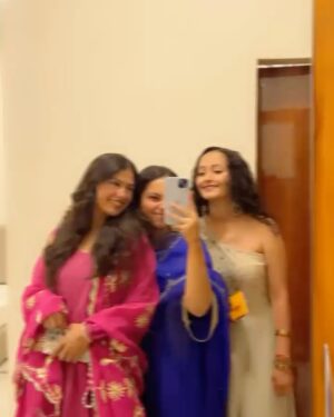 Kanishka Tewari Instagram - The shaadi dumpš«¶š»āØš¦
#insta #instapost #instagram #instamood #explore #exploremoreŁ #shaadi #shaadiseason #desicore #friends #fypage #viral #viralpost #fyp #vibewithkanishka_