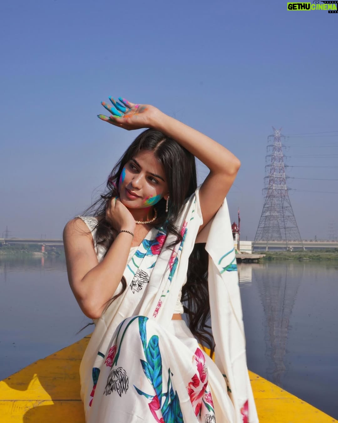 Kanishkasss - 17.3K Likes - #kanishkasss 💫
I prefer living in colours. 💙🤍🩷💚🧡
Happy holi✨
.
.
.
#foryou #trending #bloggerstyle #foryoupage #real #feature #influencer #instagood #fashion #postoftheday #fashionblogger #instadaily #instagram #love #lifestyle #explore #beyourself #beautiful #loveyouall #goodvibes #holi #happyholi #saree #bollywood #colours #boating #holifestival