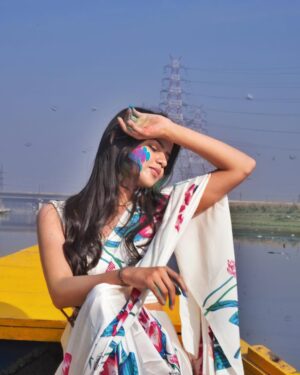 Kanishkasss Instagram - #kanishkasss 💫
I prefer living in colours. 💙🤍🩷💚🧡
Happy holi✨
.
.
.
#foryou #trending #bloggerstyle #foryoupage #real #feature #influencer #instagood #fashion #postoftheday #fashionblogger #instadaily #instagram #love #lifestyle #explore #beyourself #beautiful #loveyouall #goodvibes #holi #happyholi #saree #bollywood #colours #boating #holifestival