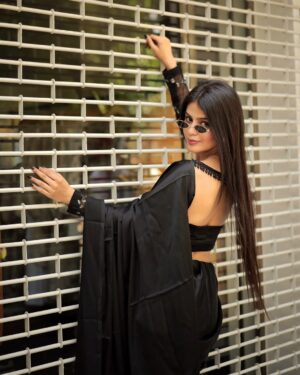 Kanishkasss Instagram - #kanishkasss 💫
Timeless beauty in black🖤🥵
.
.
.
.
.
.
.
.
#foryou #trending #bloggerstyle #foryoupage #real #feature #influencer #instagood #fashion #postoftheday #fashionblogger #instadaily #instagram #love #lifestyle #explore #beyourself #beautiful #loveyouall #goodvibes #asthetic #classy #ethnic #black #saree #sareelove #sareefashion