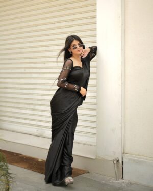 Kanishkasss Instagram - #kanishkasss 💫
Timeless beauty in black🖤🥵
.
.
.
.
.
.
.
.
#foryou #trending #bloggerstyle #foryoupage #real #feature #influencer #instagood #fashion #postoftheday #fashionblogger #instadaily #instagram #love #lifestyle #explore #beyourself #beautiful #loveyouall #goodvibes #asthetic #classy #ethnic #black #saree #sareelove #sareefashion