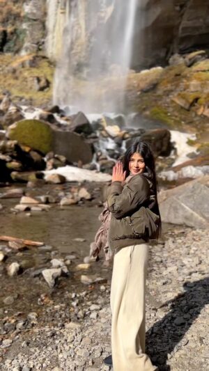 Kanishkasss Instagram - 🏔️✨
#kanishkasss 💫
#mountains #peace #waterfall #mountainlovers #mountainlife