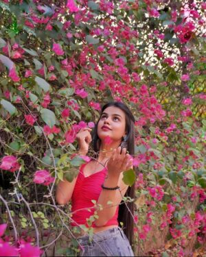 Kanishkasss Instagram - #kanishkasss 💫
“Look for the magic in every moment.”💗
.
.
.
.
.
.
.
.
#foryou #trending #bloggerstyle #foryoupage #real #feature #influencer #instagood #fashion #postoftheday #fashionblogger #instadaily #instagram #love #lifestyle #explore #beyourself #beautiful #loveyouall #goodvibes #asthetic #flowers