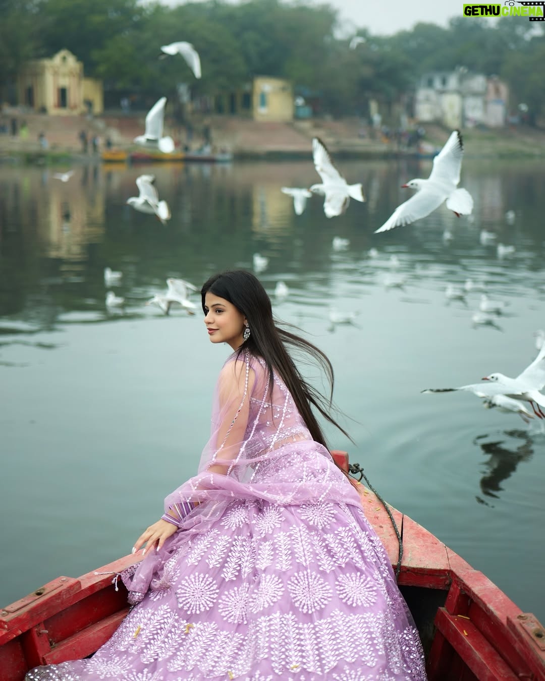 Kanishkasss - 29.4K Likes - #kanishkasss 💫
Every lehenga has its own fashion story to tell💖✨
.
.
.
#lehenga #fashion #story #2025 #love #instagram