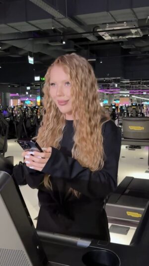 Kara Kross Instagram - Девочки , таким приложением будем пользоваться ?🤣🫣