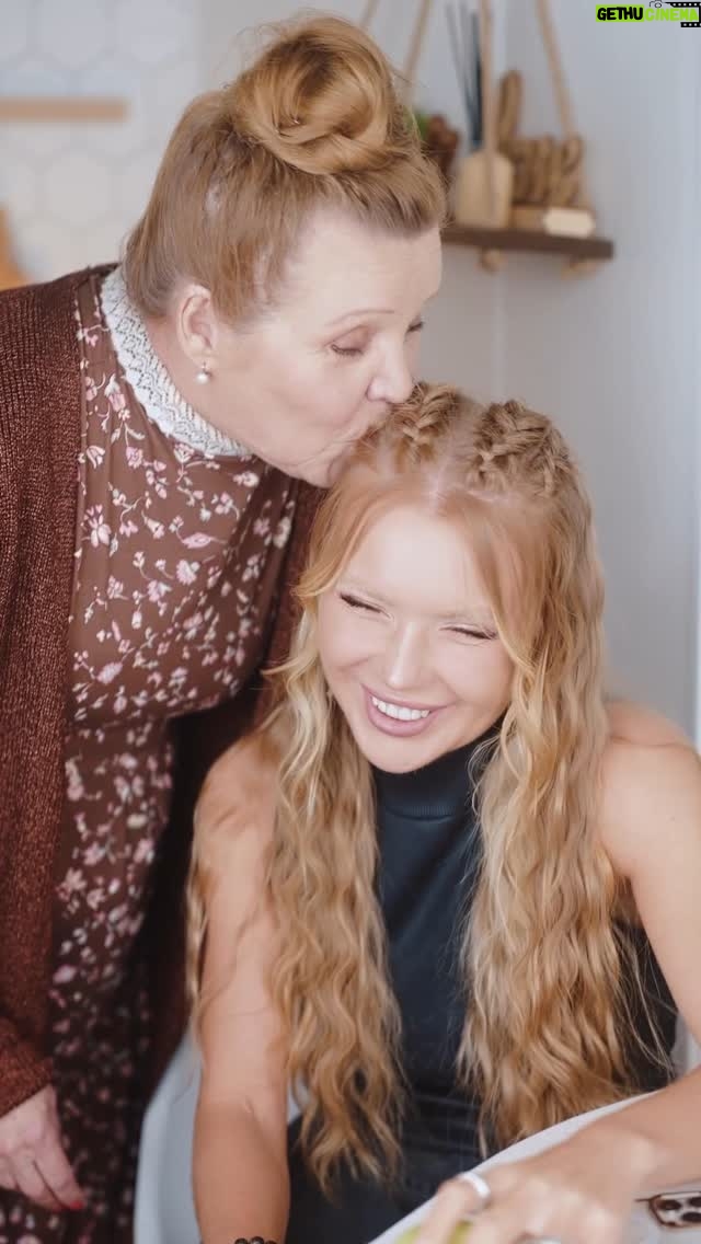 Kara Kross - 159.9K Likes - Мы все об этом знаем, но почему-то забываем. Решила напомнить. Нас часто останавливает чужое мнение. И это касается не только съёмок, но и в принципе любого начинания.
Всегда найдутся те, кто захотят сказать тебе, что это не твоё, что тебе не стоит этим заниматься.
Но правда в том, что это твоё желание. Если тебе действительно нравится то, что ты делаешь — не слушай «мнения».
Делай то, что по-настоящему хочешь. То, что приносит тебе удовольствие. И никого не слушай🙏❤️
