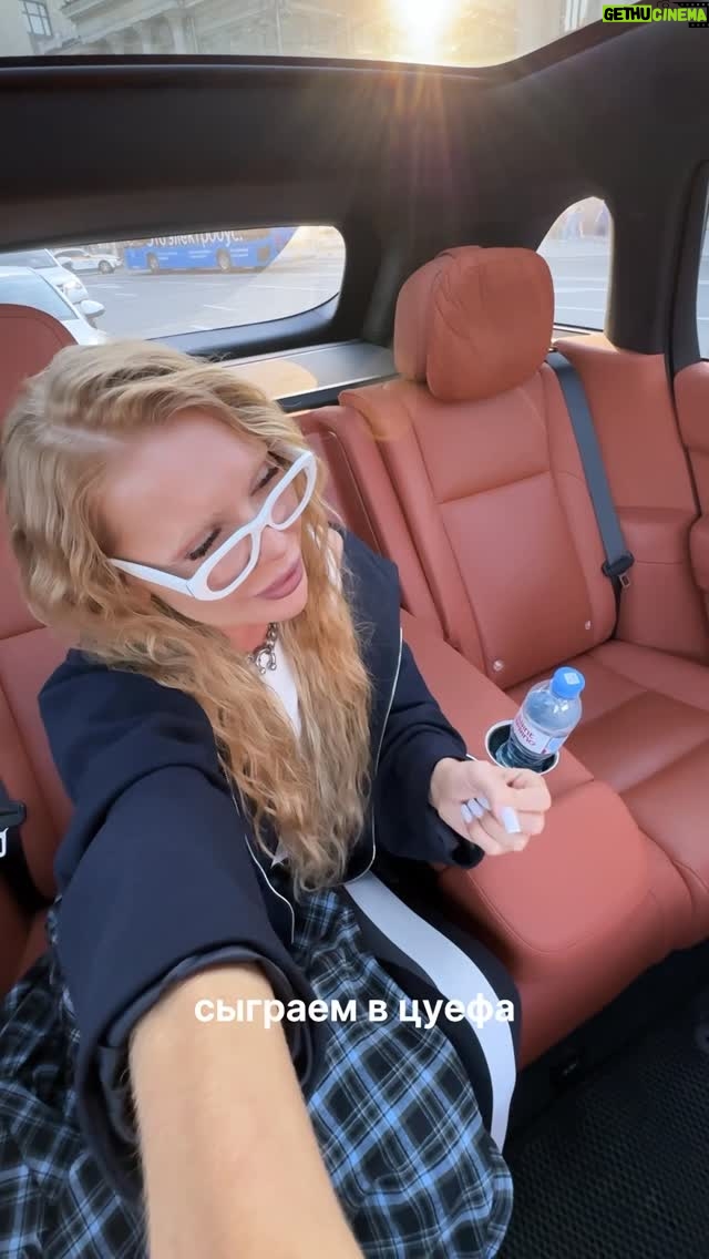 Kara Kross - 171.9K Likes - Отмечайте в комментариях с кем бы хотели сыграть и на что 😂👍🏻