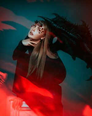 Kara Kross Instagram - Я скорпион 🦂. А ты ?