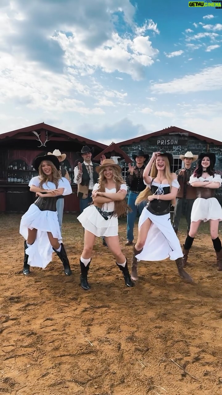 Kara Kross - 242.8K Likes - Cowgirls party🤠