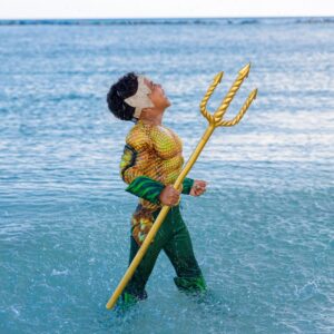 Karen Yapoort Instagram - Mi pequeño rey de los mares, mi pequeño aquaman 🤴🏻🌊🐬💙🔱
hoy es un día épico, digno de los héroes más valientes de Atlantis. Hace seis años llegaste a iluminar mi mundo como el sol brilla sobre el océano, 🌅trayendo alegría, amor y aventuras sin fin.
eres fuerte, valiente y con un corazón enorme, capaz de gobernar los mares y conquistar cualquier desafío. Y yo, tu mamá, como Mera, siempre estaré a tu lado, protegiéndote con mi amor, guiándote con mi sabiduría y luchando a tu lado en cada batalla de la vida. ⚓️🪸🐠
Hoy celebramos no solo tu cumpleaños, sino la maravillosa persona que eres y que sigues convirtiéndote. Que este año esté lleno de aventuras increíbles, sueños cumplidos y momentos mágicos. ¡Feliz cumpleaños, mi héroe del océano! Siempre serás mi más grande tesoro.
Gracias Dios por la vida y salud de mi pequeño ever.
#happybirthday #ever #6
Fotografía @carla_photog