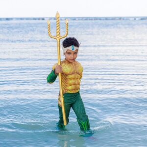 Karen Yapoort Instagram - Mi pequeño rey de los mares, mi pequeño aquaman 🤴🏻🌊🐬💙🔱
hoy es un día épico, digno de los héroes más valientes de Atlantis. Hace seis años llegaste a iluminar mi mundo como el sol brilla sobre el océano, 🌅trayendo alegría, amor y aventuras sin fin.
eres fuerte, valiente y con un corazón enorme, capaz de gobernar los mares y conquistar cualquier desafío. Y yo, tu mamá, como Mera, siempre estaré a tu lado, protegiéndote con mi amor, guiándote con mi sabiduría y luchando a tu lado en cada batalla de la vida. ⚓️🪸🐠
Hoy celebramos no solo tu cumpleaños, sino la maravillosa persona que eres y que sigues convirtiéndote. Que este año esté lleno de aventuras increíbles, sueños cumplidos y momentos mágicos. ¡Feliz cumpleaños, mi héroe del océano! Siempre serás mi más grande tesoro.
Gracias Dios por la vida y salud de mi pequeño ever.
#happybirthday #ever #6
Fotografía @carla_photog