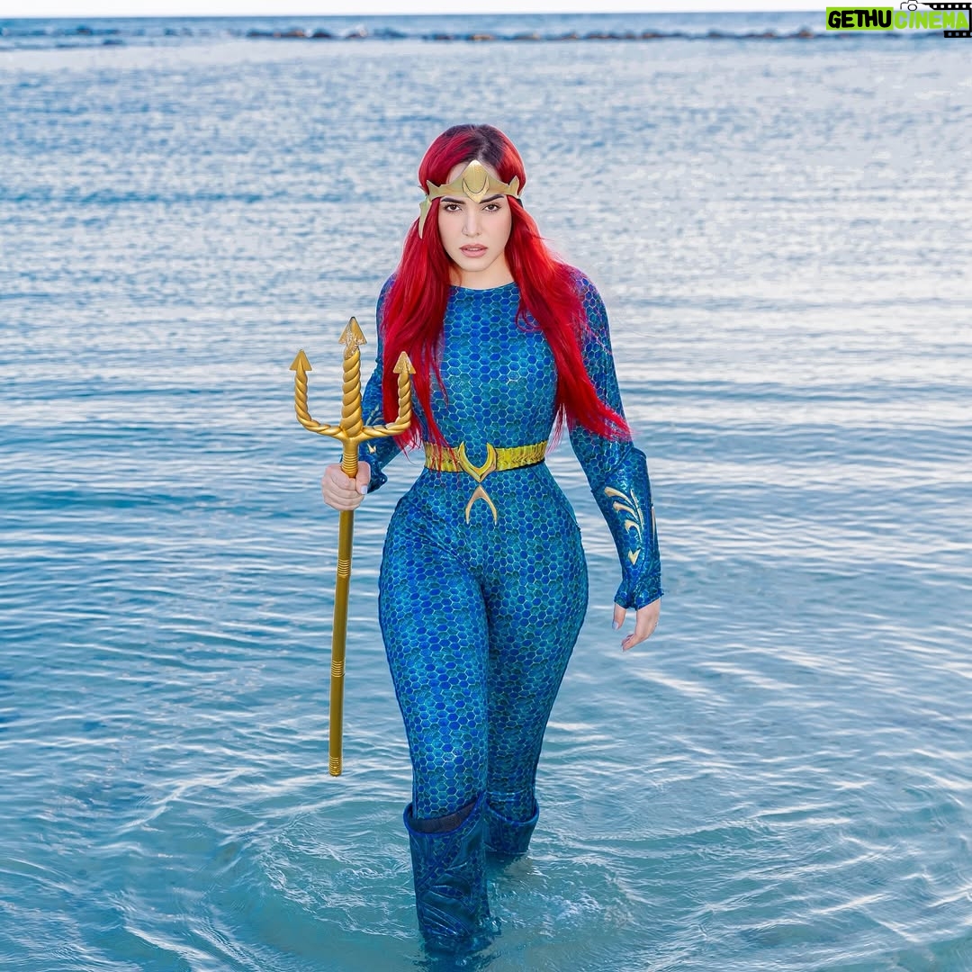 Karen Yapoort - 157.2K Likes - Mi pequeño rey de los mares, mi pequeño aquaman 🤴🏻🌊🐬💙🔱 

hoy es un día épico, digno de los héroes más valientes de Atlantis. Hace seis años llegaste a iluminar mi mundo como el sol brilla sobre el océano, 🌅trayendo alegría, amor y aventuras sin fin.

eres fuerte, valiente y con un corazón enorme, capaz de gobernar los mares y conquistar cualquier desafío. Y yo, tu mamá, como Mera, siempre estaré a tu lado, protegiéndote con mi amor, guiándote con mi sabiduría y luchando a tu lado en cada batalla de la vida. ⚓️🪸🐠

Hoy celebramos no solo tu cumpleaños, sino la maravillosa persona que eres y que sigues convirtiéndote. Que este año esté lleno de aventuras increíbles, sueños cumplidos y momentos mágicos. ¡Feliz cumpleaños, mi héroe del océano! Siempre serás mi más grande tesoro.

Gracias Dios por la vida y salud de mi pequeño ever.

#happybirthday #ever #6

Fotografía @carla_photog