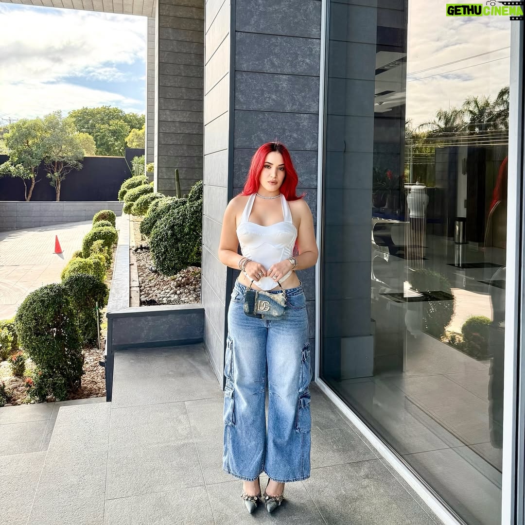 Karen Yapoort - 119.2K Likes - Perfect match como el de Virgil & Louis Vuitton. 

hi , k hacen ? 🙂‍↔️