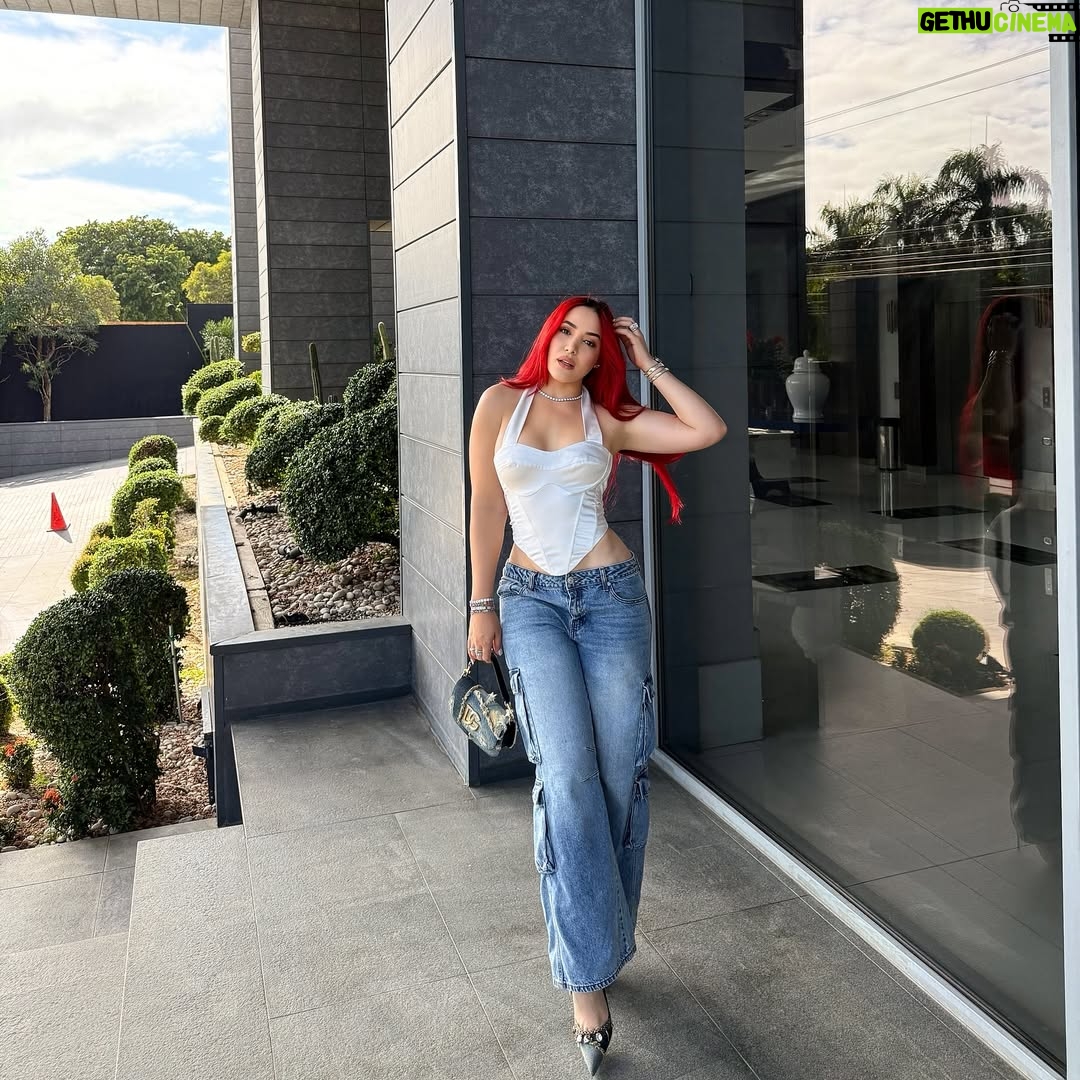 Karen Yapoort - 119.2K Likes - Perfect match como el de Virgil & Louis Vuitton. 

hi , k hacen ? 🙂‍↔️
