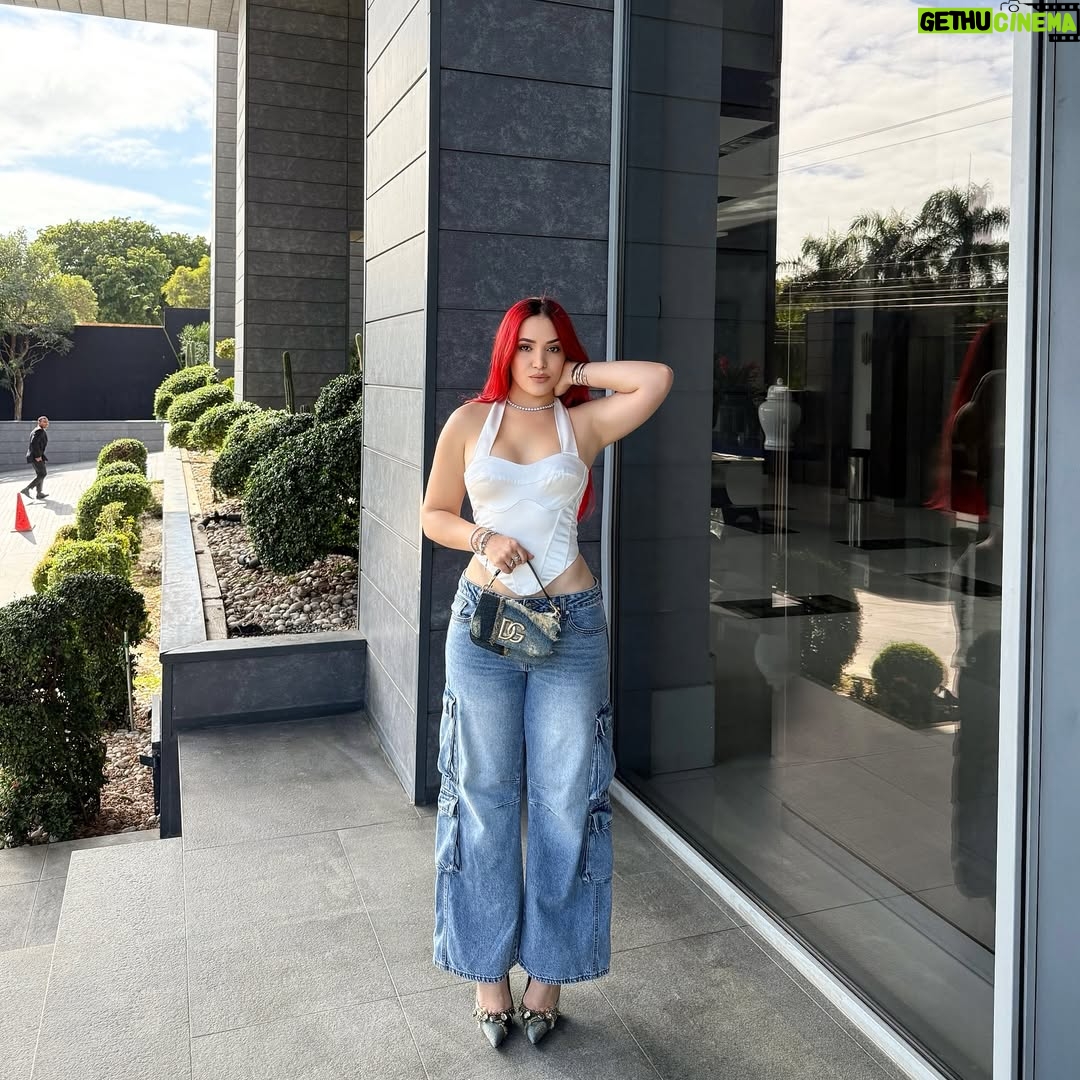 Karen Yapoort - 119.2K Likes - Perfect match como el de Virgil & Louis Vuitton. 

hi , k hacen ? 🙂‍↔️