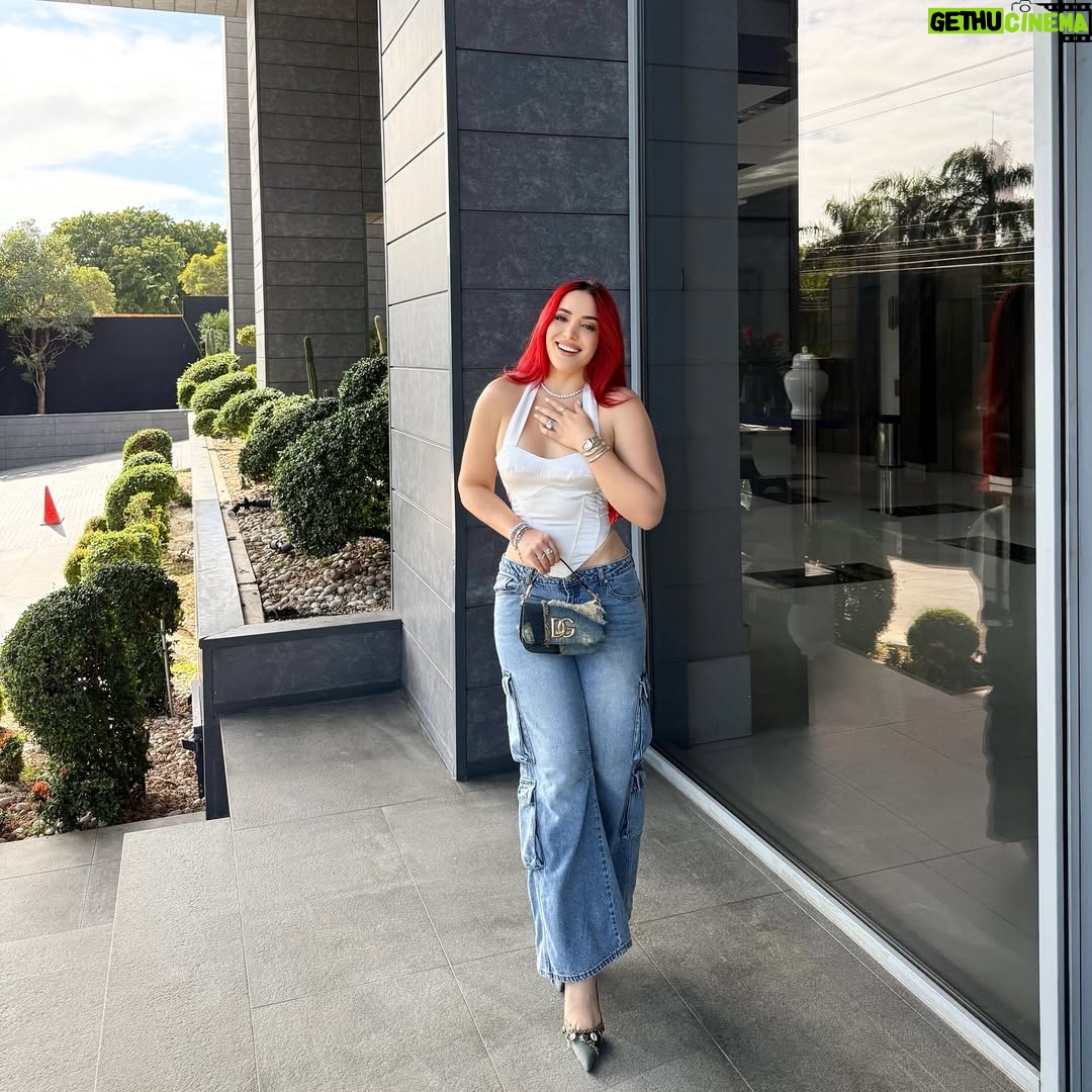 Karen Yapoort - 119.2K Likes - Perfect match como el de Virgil & Louis Vuitton. 

hi , k hacen ? 🙂‍↔️