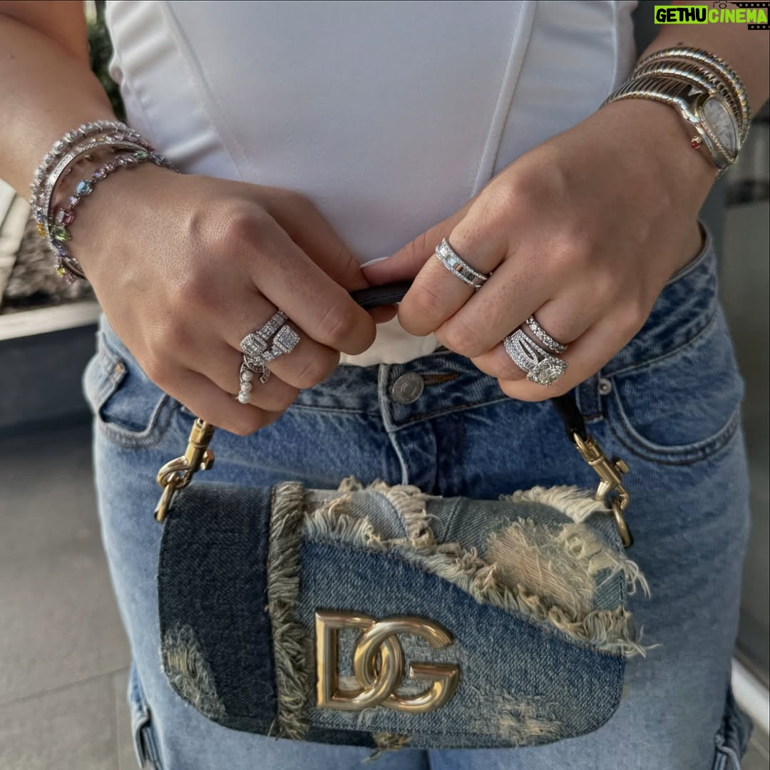 Karen Yapoort - 119.2K Likes - Perfect match como el de Virgil & Louis Vuitton. 

hi , k hacen ? 🙂‍↔️