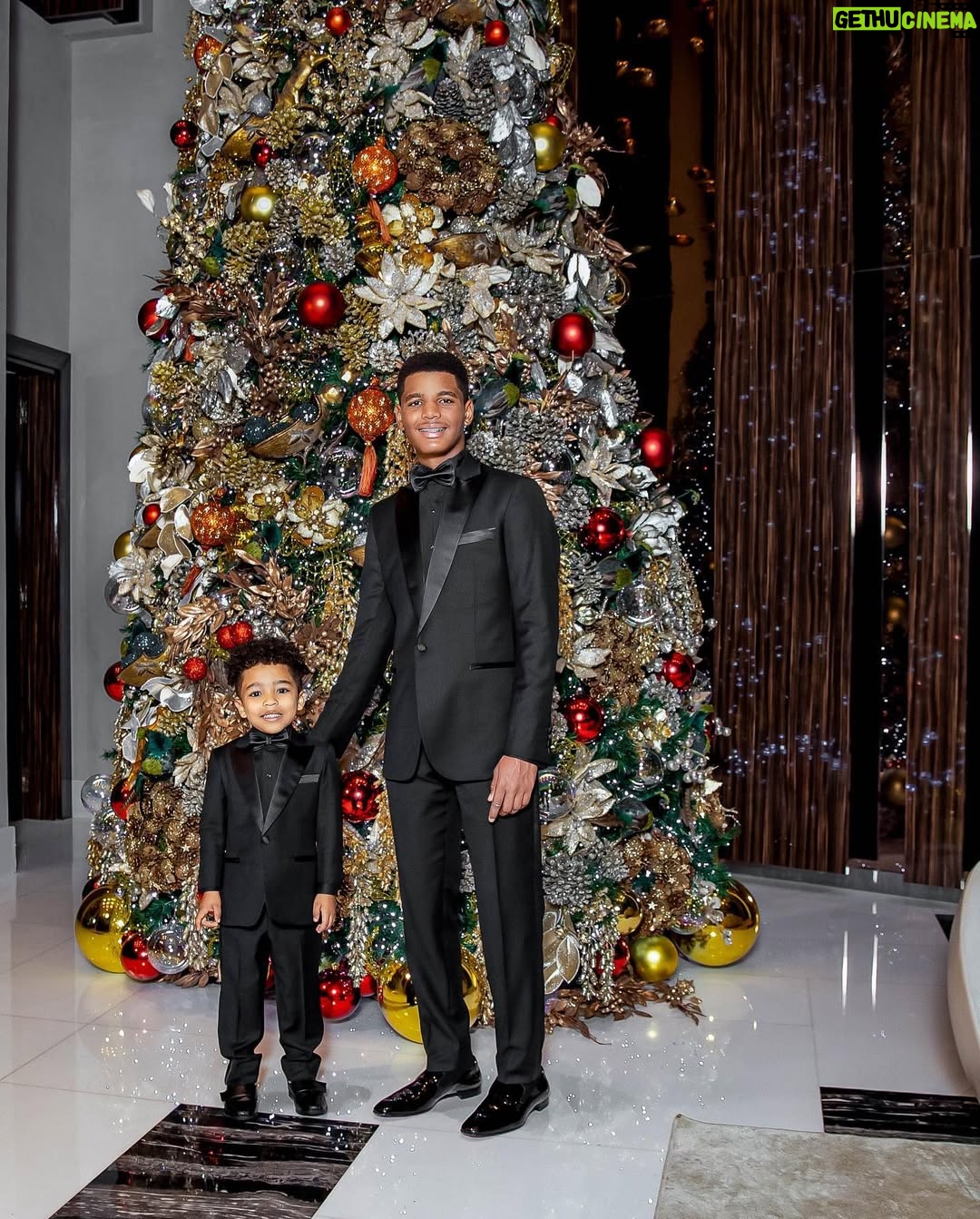Karen Yapoort - 210.4K Likes - Que El amor de Dios entre a cada uno de sus hogares #merrycristmas 🎄#familia #encarnacion #yapoort #baseballfamily⚾️ 

PD: se vale reciclar ? Quien me dice cuando use ese vestido ? 🥹

Fotografía @carla_photog