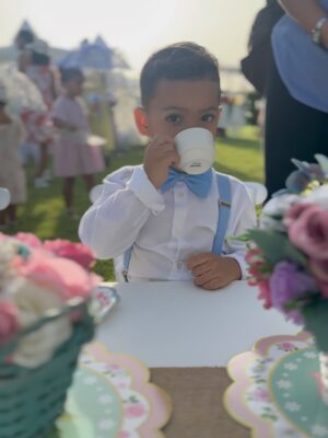 Karen Yapoort Instagram - Tarde de Tè en nuestro Lugar favorito @hiltongardeninnlaromana 👒🫖💐🥹🎂🥹
Mamorada 🥹🥹💐🥰💞
Feliz cumple princesa de nuestras vidas 👸🏻
Dress @cosmopolitanrunway
Produccion @marketing2.0rd