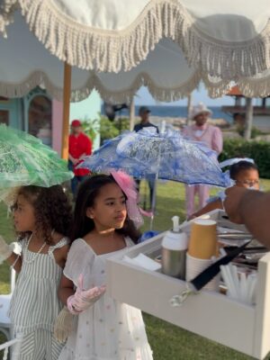 Karen Yapoort Instagram - Tarde de Tè en nuestro Lugar favorito @hiltongardeninnlaromana 👒🫖💐🥹🎂🥹
Mamorada 🥹🥹💐🥰💞
Feliz cumple princesa de nuestras vidas 👸🏻
Dress @cosmopolitanrunway
Produccion @marketing2.0rd
