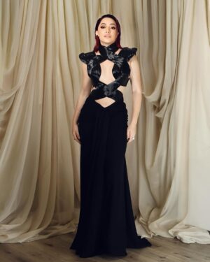 Karen Yapoort Instagram - #lareinadelaalfombra #premiossoberano2025
Vestido @suzelletaveras
Estilismo @keytherestevez_
Fotografía @joelguzmanf
Corte de pelo @bertranhair