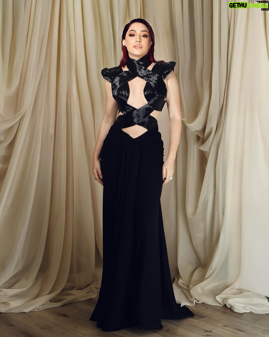 Karen Yapoort - 157K Likes - #lareinadelaalfombra #premiossoberano2025 

Vestido @suzelletaveras 
Estilismo @keytherestevez_ 
Fotografía @joelguzmanf 
Corte de pelo @bertranhair