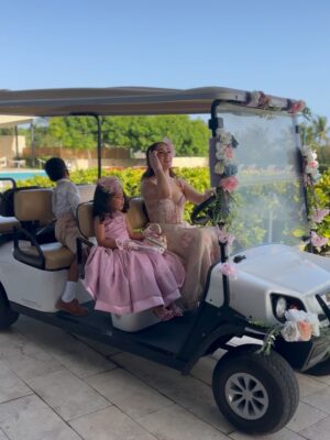 Karen Yapoort Instagram - Tarde de Tè en nuestro Lugar favorito @hiltongardeninnlaromana 👒🫖💐🥹🎂🥹
Mamorada 🥹🥹💐🥰💞
Feliz cumple princesa de nuestras vidas 👸🏻
Dress @cosmopolitanrunway
Produccion @marketing2.0rd