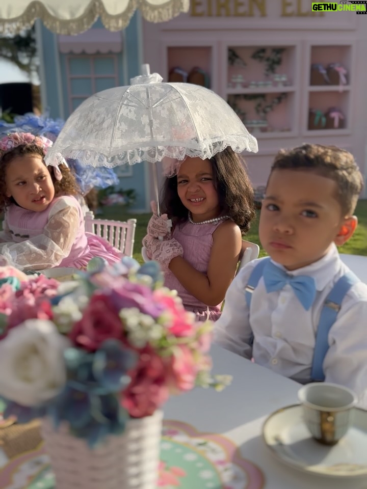 Karen Yapoort - 133.3K Likes - Tarde de Tè en nuestro Lugar favorito  @hiltongardeninnlaromana 👒🫖💐🥹🎂🥹

Mamorada 🥹🥹💐🥰💞
Feliz cumple princesa de nuestras vidas 👸🏻

Dress @cosmopolitanrunway 
Produccion @marketing2.0rd